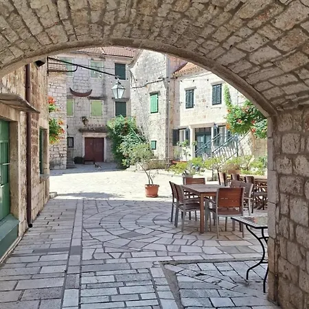 Daire Stone House Zora *