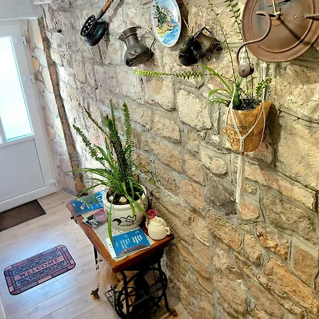 Stone House Zora Apartment