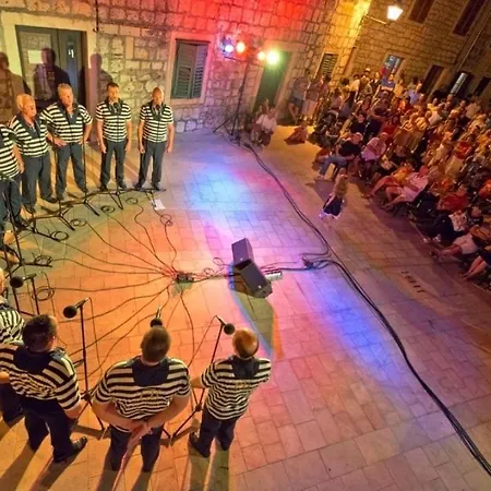 Stone House Zora شقة