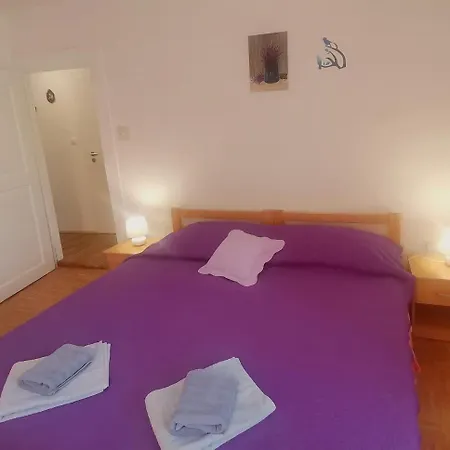 Stone House Zora شقة *